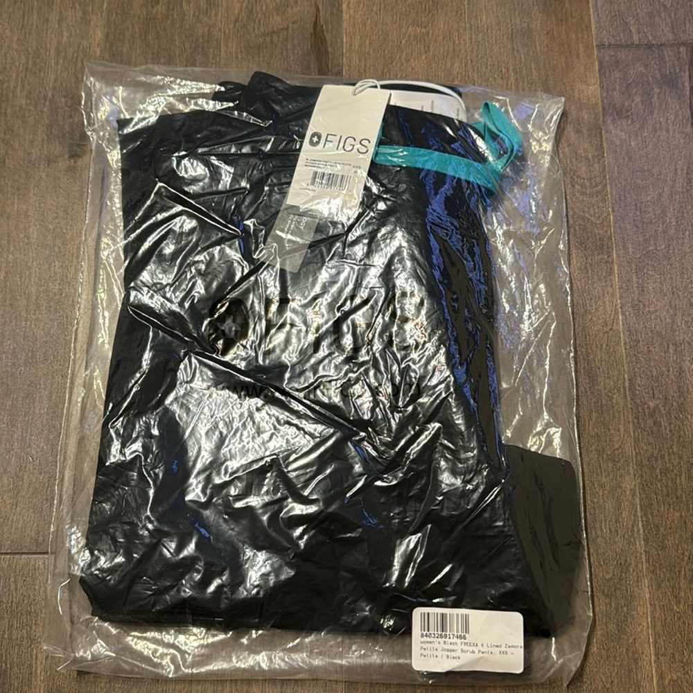 Black FIGS ZAMORA JOGGERS - PETITE